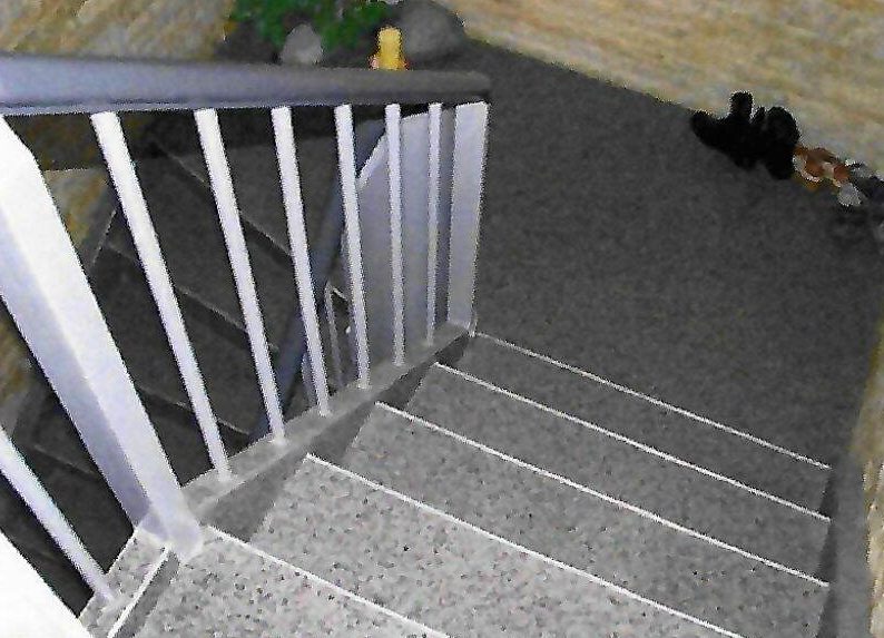 Innentreppe mit Steinteppich-Belag auf Tritt- und Setzstufen